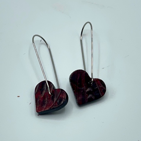 Mini Leather Heart-Shaped Earrings in Silver and Dark Red - Picture 1 of 3